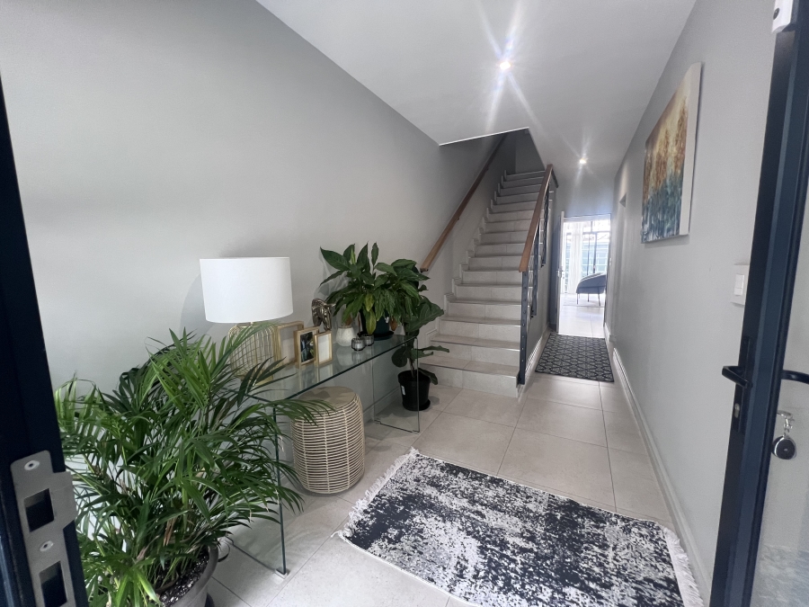 To Let 4 Bedroom Property for Rent in Royal Ascot Western Cape